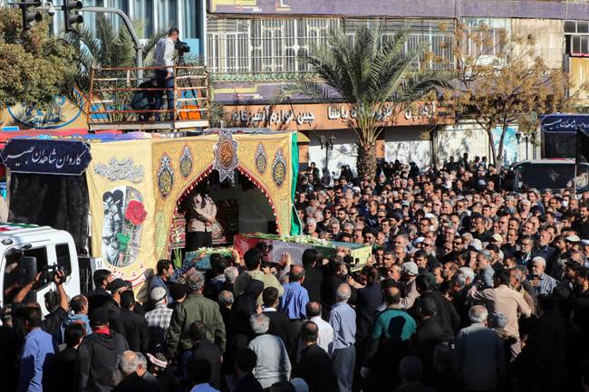 فارس در آغوش فرزندان شهیدش آرام گرفت 